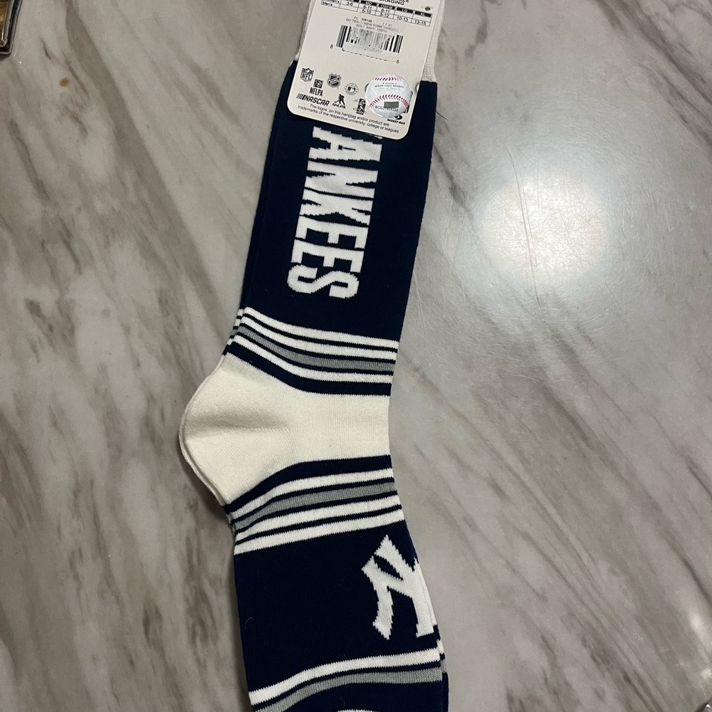 New York Yankee MLB socks - Picture 2 of 8